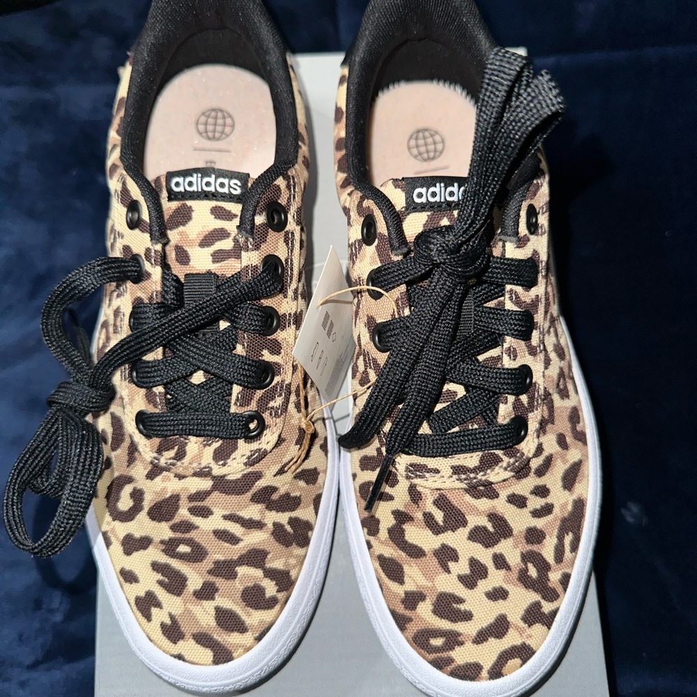 New in box Adidas Vulc Raid3r Shoes size 6